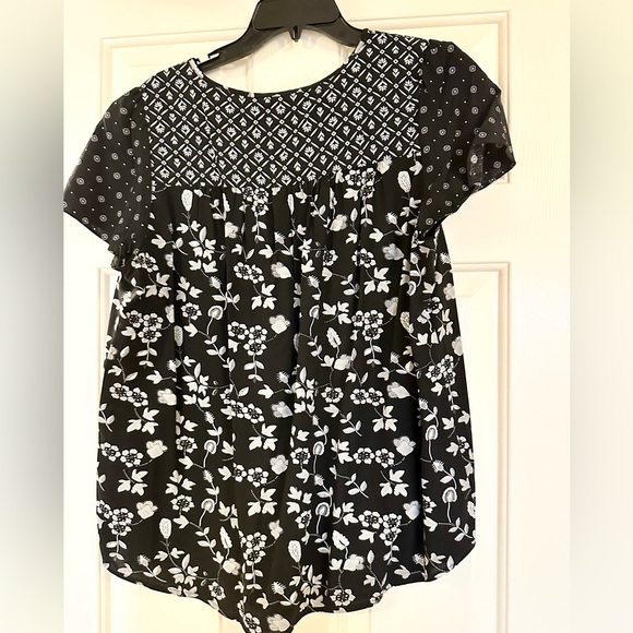 Gorgeous black and white print blouse - Picture 3 of 5